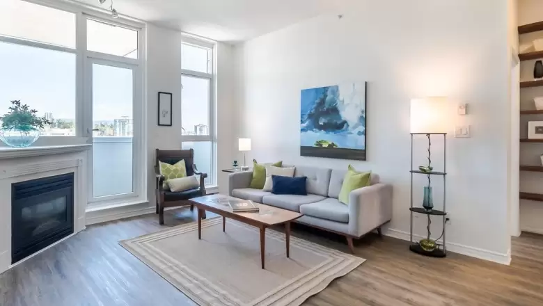 2105 10 LAGUNA COURT image #1