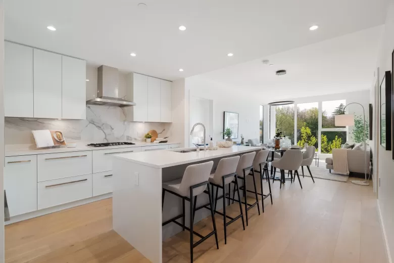 302 2485 LARCH STREET image #1