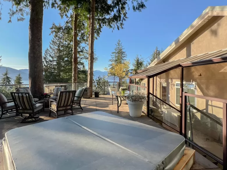 15 OCEANVIEW ROAD, Lions Bay, BC for sale