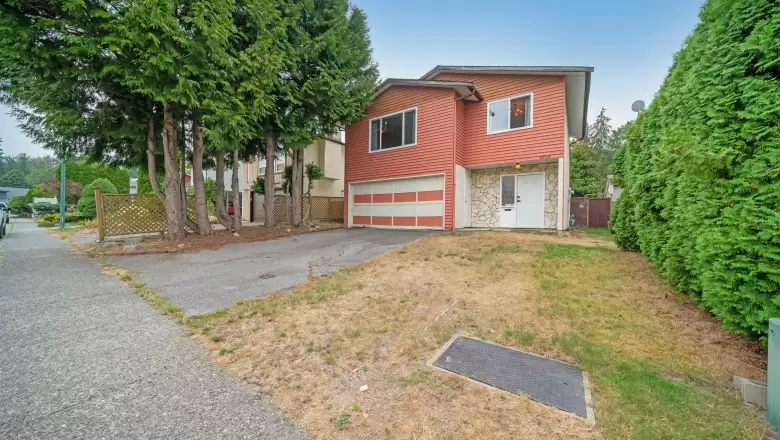 3252 MAYNE CRESCENT image #1