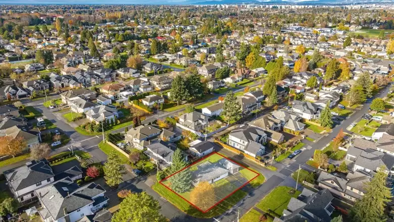 10900 DENNIS CRESCENT image #1