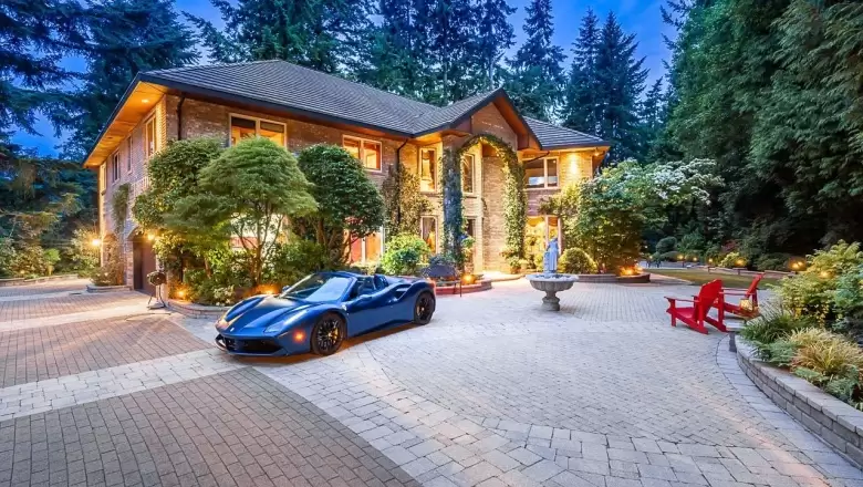 5467 123 STREET image #1