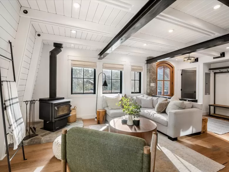 9511 EMERALD DRIVE image #1