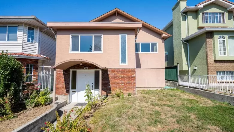 2741 E 7TH AVENUE image #1