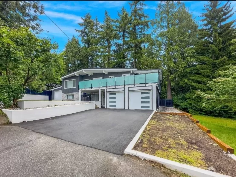383 LAURENTIAN CRESCENT image #1