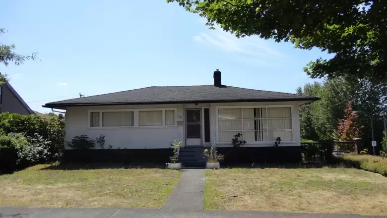 2706 E 8TH AVENUE image #1