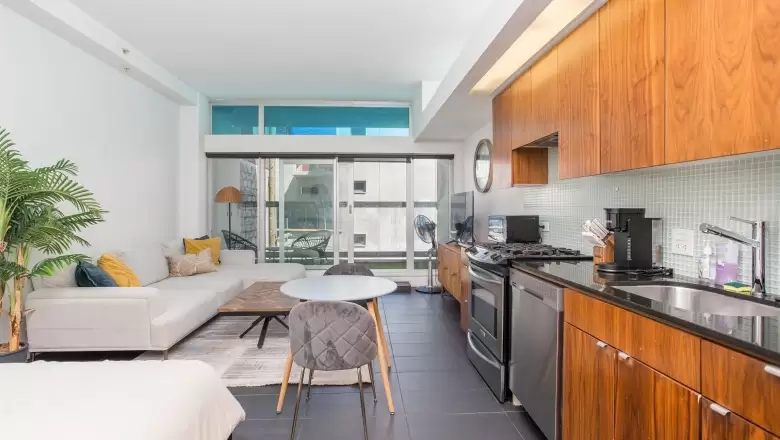 401 33 W PENDER STREET image #1