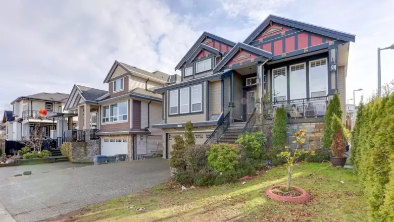 14738 63 AVENUE image #1