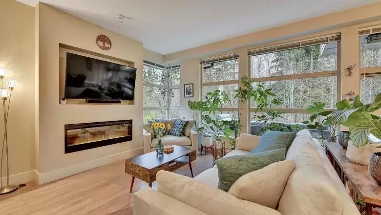 402 3606 ALDERCREST DRIVE, North Vancouver, BC