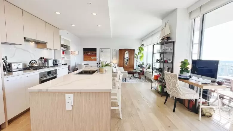 4801 567 CLARKE ROAD image #1