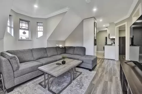 15914 96 AVENUE image #1