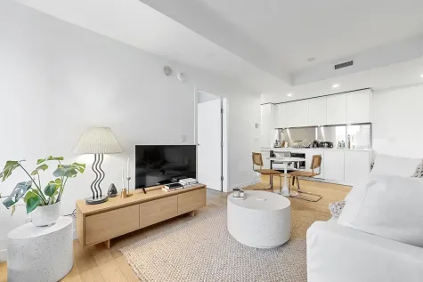 1106 1480 HOWE STREET image #2