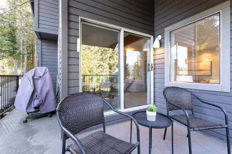 6 2109 NORDIC DRIVE image #1
