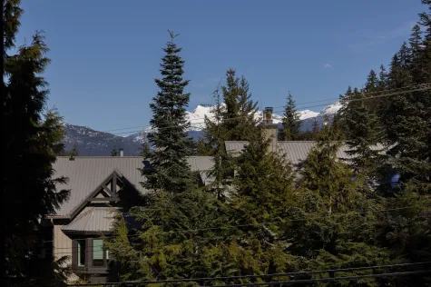 6 2109 NORDIC DRIVE image #4