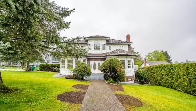 8290 BURNFIELD CRESCENT image #1