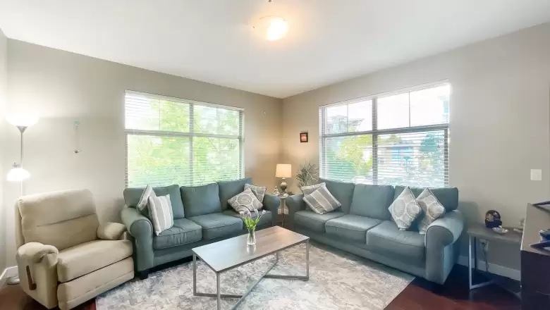 207 33546 HOLLAND AVENUE image #1