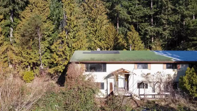 2692 SUNSHINE COAST HIGHWAY, Roberts Creek, BC