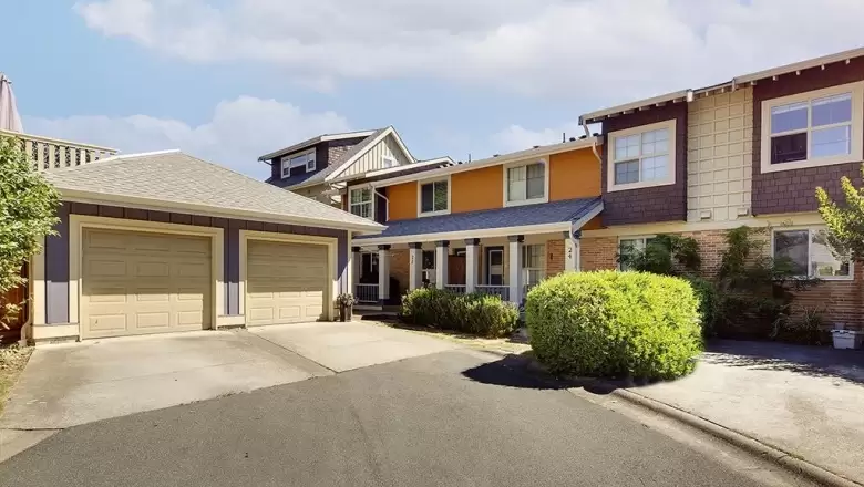 23 5851 COWICHAN STREET image #1