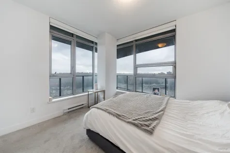 1501 518 WHITING WAY image #1