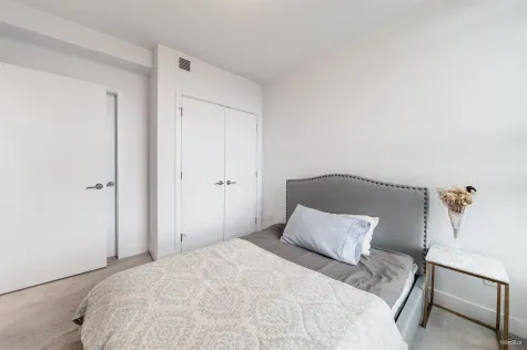 1501 518 WHITING WAY image #3