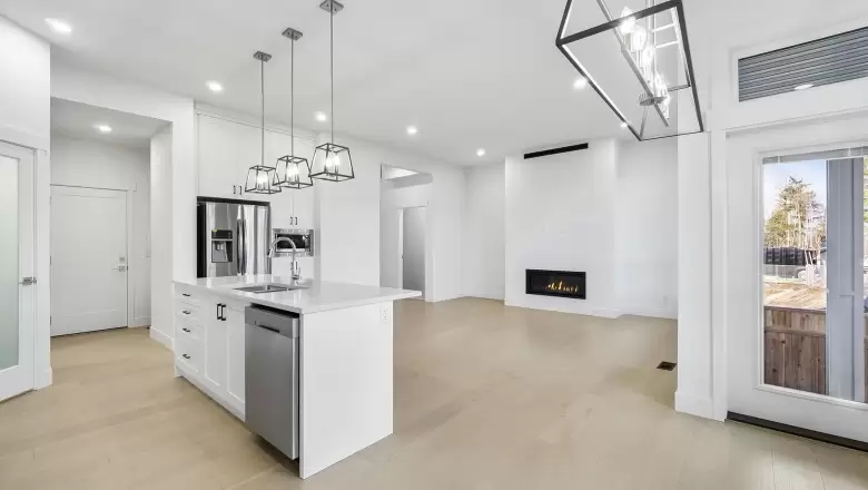 20441 76B AVENUE image #1