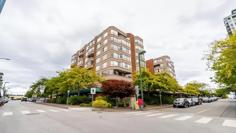 709 15111 RUSSELL AVENUE image #1