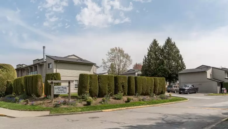 121 27456 32 AVENUE image #1