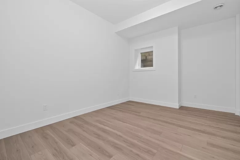122 51075 FALLS COURT image #1