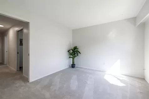 213 32691 GARIBALDI DRIVE image #3