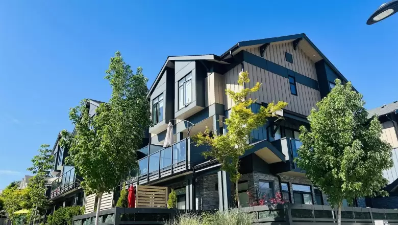 102 7131 17TH AVENUE image #1