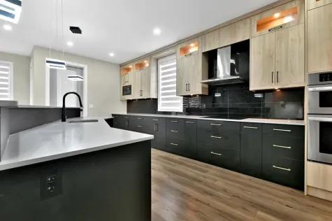 21010 72 AVENUE image #2