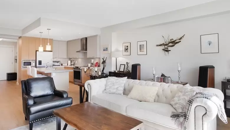 204 5011 SPRINGS BOULEVARD image #1