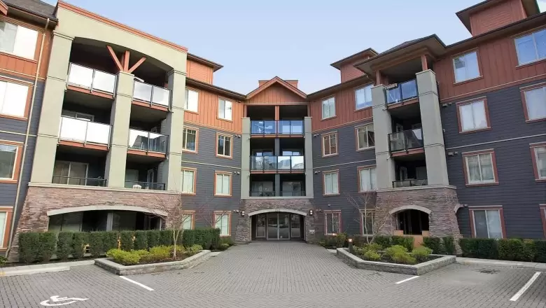 3306 240 SHERBROOKE STREET image #1
