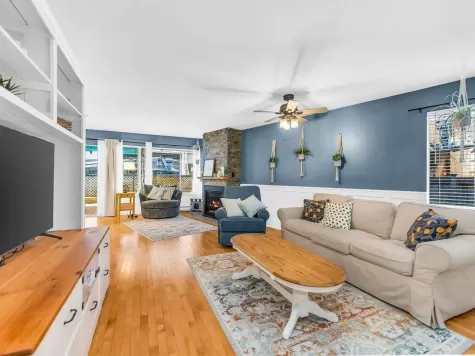 105 19352 FRASER HIGHWAY image #1