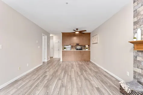 210 20350 54 AVENUE image #1
