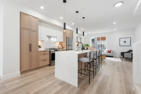 46 20763 76 AVENUE image #1