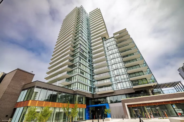 301 1588 JOHNSTON ROAD image #1