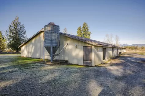 27071 64 AVENUE image #1