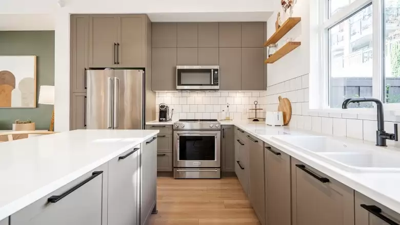 73 3552 VICTORIA DRIVE image #1