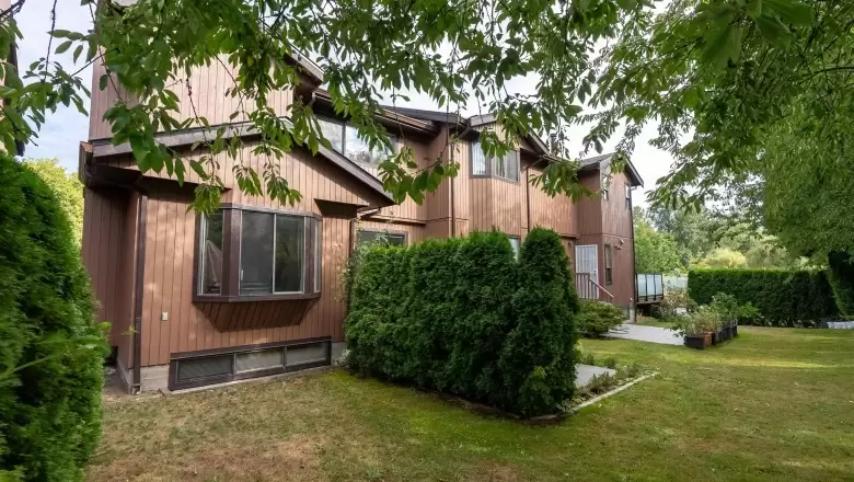 4717 VILLAGE DRIVE image #1