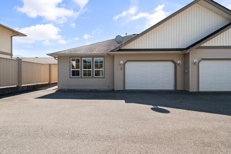 3 648 COQUIHALLA STREET image #1