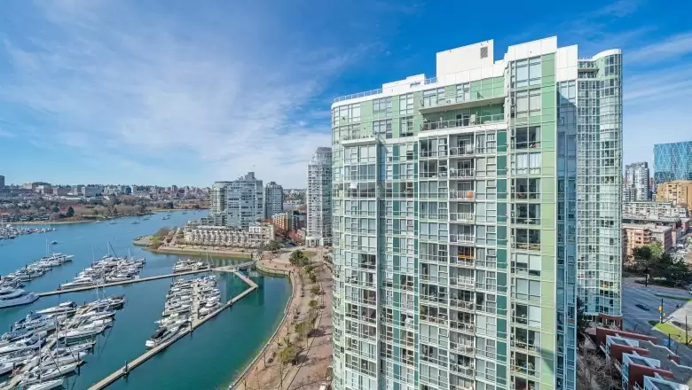 2205 1067 MARINASIDE CRESCENT image #1