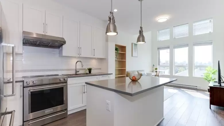 412 8360 DELSOM WAY image #1