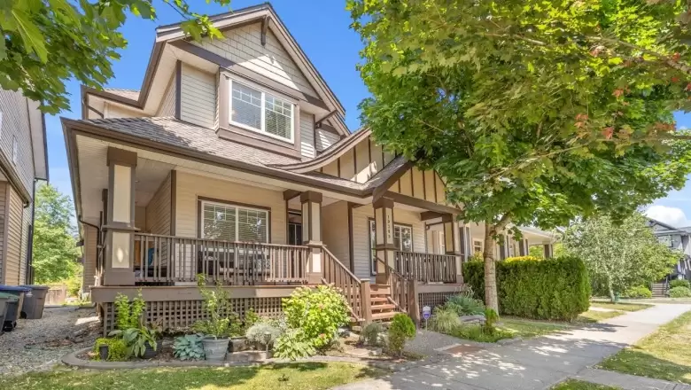 19389 73B AVENUE image #1