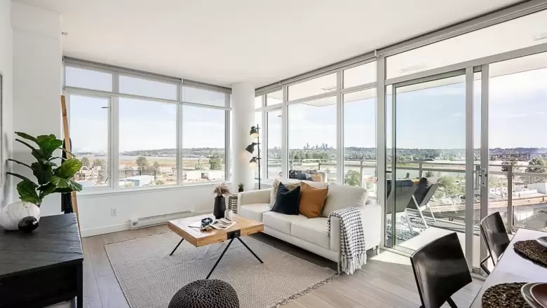 609 200 NELSON'S CRESCENT image #1