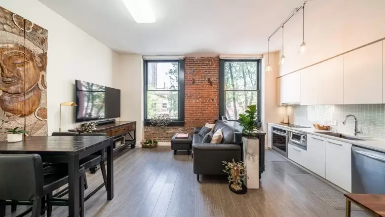 308 668 COLUMBIA STREET image #1