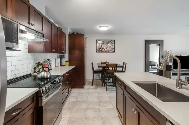 302 1200 PACIFIC STREET image #1
