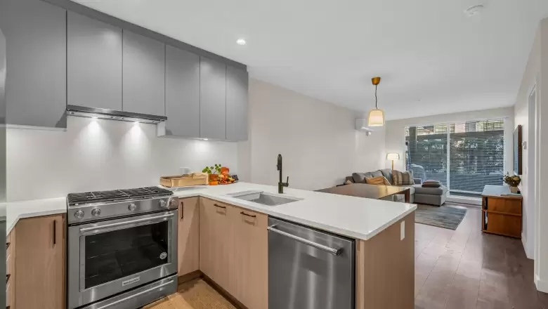 102 707 COMO LAKE AVENUE image #1