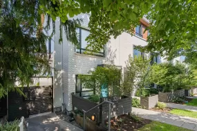 221 311 E 16TH AVENUE, Vancouver East, Vancouver, BC