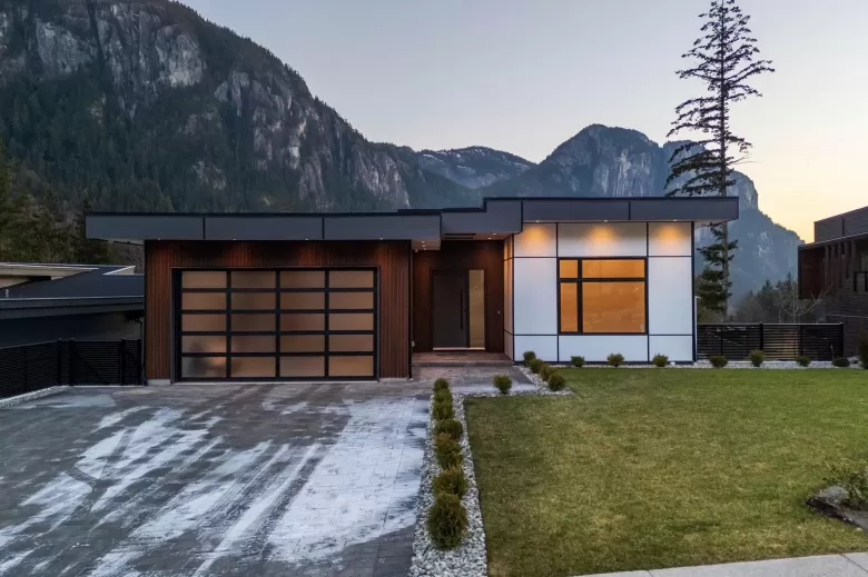 2216 WINDSAIL PLACE image #1